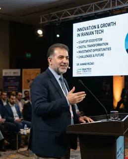 نمونه خروجی پرامپت «سخنران روی صحنه»، ساخته‌شده با هوش مصنوعی