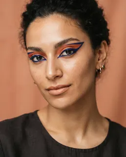 نمونه خروجی پرامپت «کمپین آرایش گرافیکی»، ساخته‌شده با هوش مصنوعی